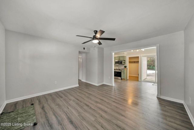 6100 Toebbe Ln, Louisville, KY 40229