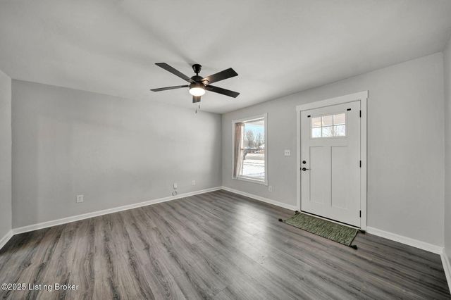 6100 Toebbe Ln, Louisville, KY 40229