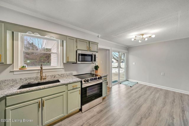 6100 Toebbe Ln, Louisville, KY 40229