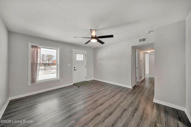 6100 Toebbe Ln, Louisville, KY 40229