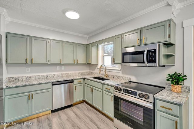 6100 Toebbe Ln, Louisville, KY 40229