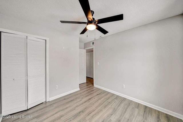 6100 Toebbe Ln, Louisville, KY 40229