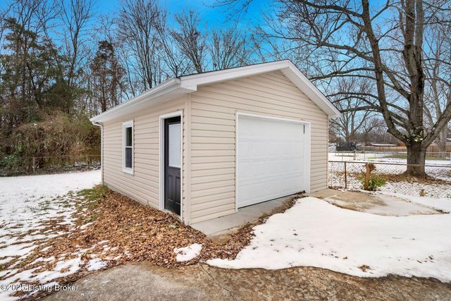 6100 Toebbe Ln, Louisville, KY 40229