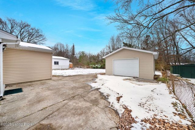 6100 Toebbe Ln, Louisville, KY 40229