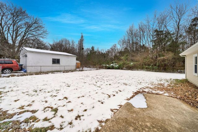 6100 Toebbe Ln, Louisville, KY 40229