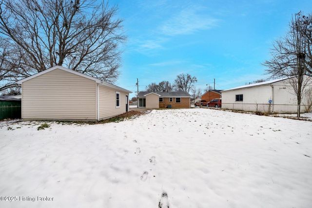 6100 Toebbe Ln, Louisville, KY 40229