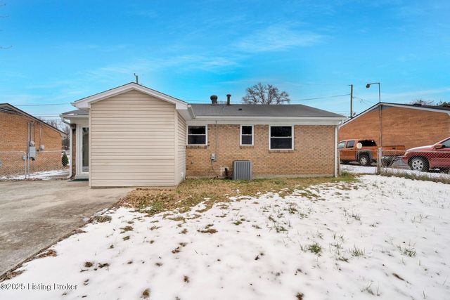 6100 Toebbe Ln, Louisville, KY 40229