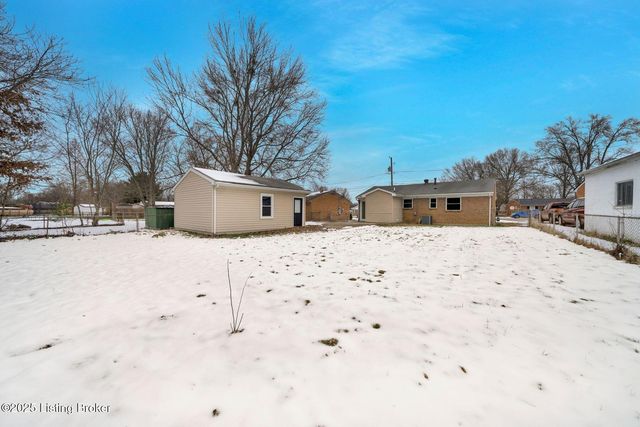 6100 Toebbe Ln, Louisville, KY 40229