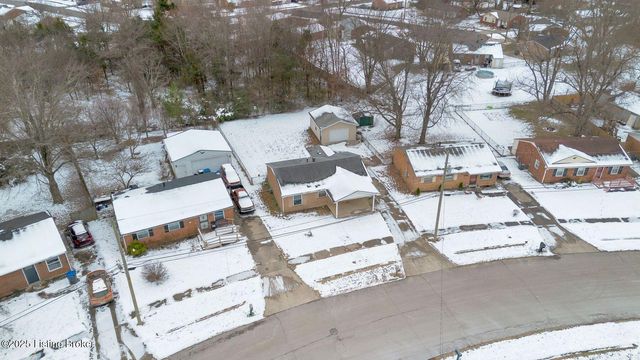 6100 Toebbe Ln, Louisville, KY 40229