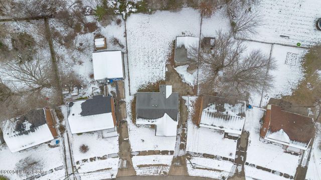 6100 Toebbe Ln, Louisville, KY 40229