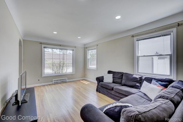 524 S Stephenson Highway, Royal Oak, MI 48067