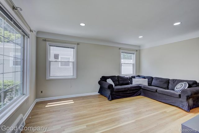 524 S Stephenson Highway, Royal Oak, MI 48067
