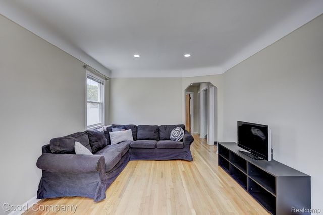524 S Stephenson Highway, Royal Oak, MI 48067