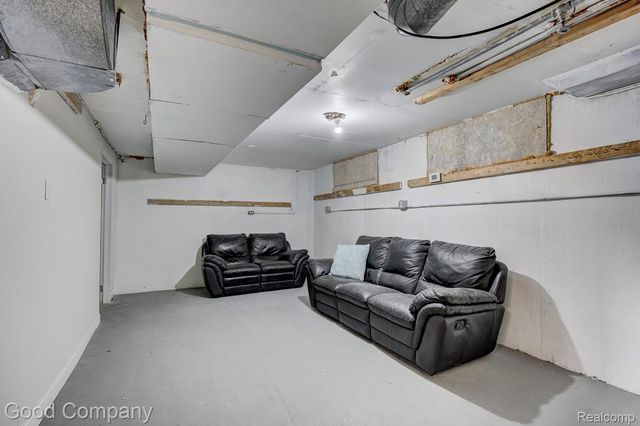 524 S Stephenson Highway, Royal Oak, MI 48067