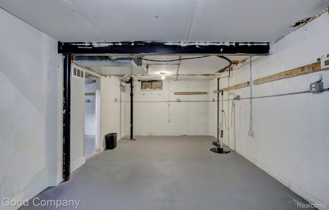 524 S Stephenson Highway, Royal Oak, MI 48067