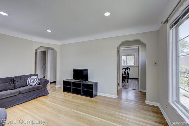 524 S Stephenson Highway, Royal Oak, MI 48067
