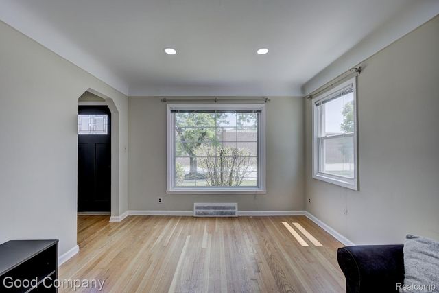 524 S Stephenson Highway, Royal Oak, MI 48067