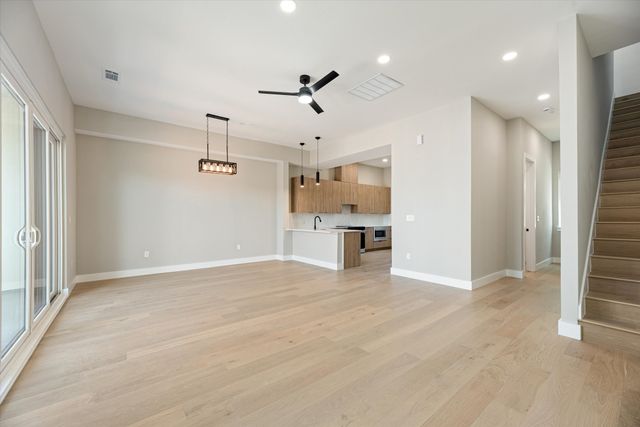 4060 Spring Valley Road 405, Farmers Branch, TX 75244