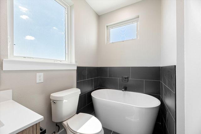 4060 Spring Valley Road 405, Farmers Branch, TX 75244