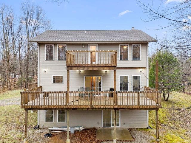 9353 S Chapel Hill Road, Heltonville, IN 47436