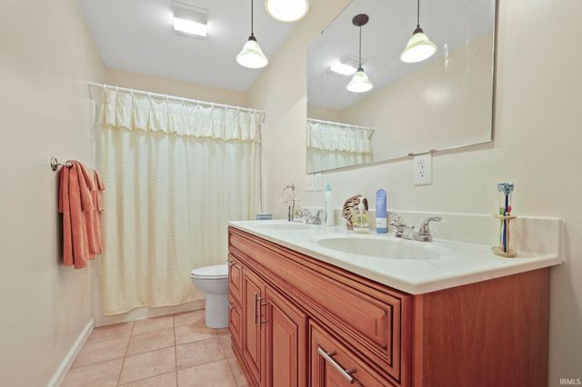 9353 S Chapel Hill Road, Heltonville, IN 47436