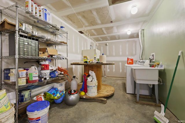 9353 S Chapel Hill Road, Heltonville, IN 47436