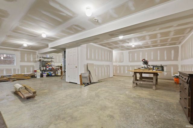 9353 S Chapel Hill Road, Heltonville, IN 47436