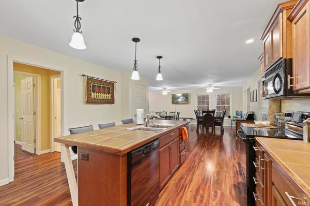 9353 S Chapel Hill Road, Heltonville, IN 47436