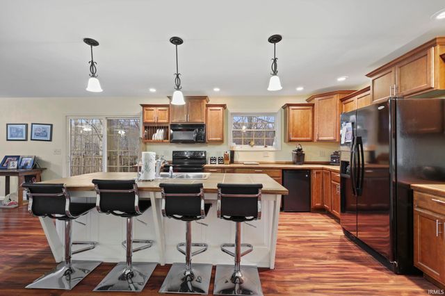 9353 S Chapel Hill Road, Heltonville, IN 47436