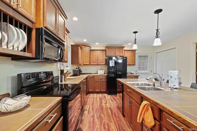 9353 S Chapel Hill Road, Heltonville, IN 47436