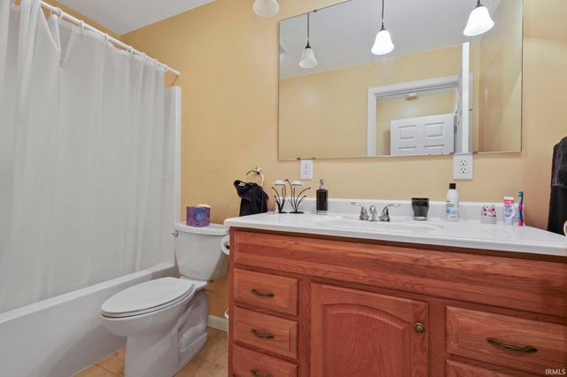 9353 S Chapel Hill Road, Heltonville, IN 47436