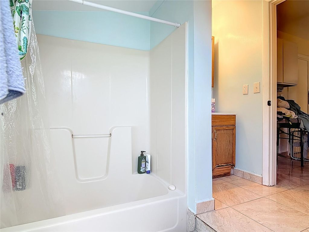 Image 16 of property listing at 1429 E LOMBARDY DRIVE, Deltona, FL 32725