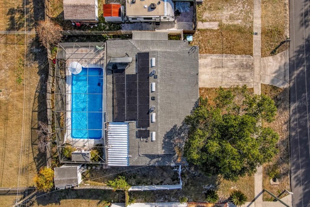 Image 4 of property listing at 1429 E LOMBARDY DRIVE, Deltona, FL 32725