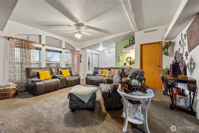 2211 W Sielaff Lane, Othello, WA 99344