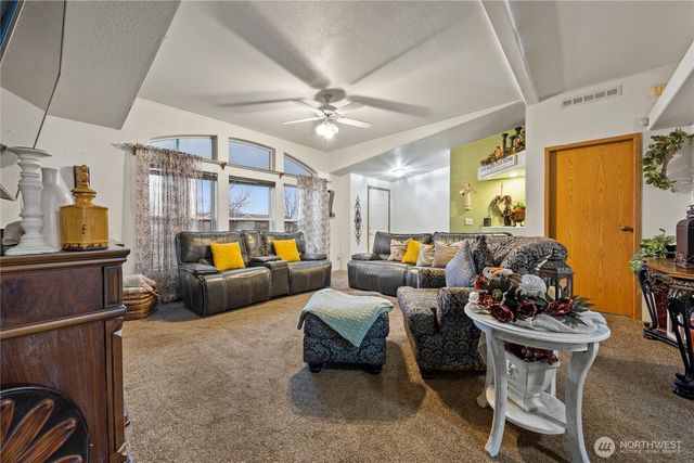 2211 W Sielaff Lane, Othello, WA 99344