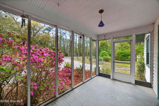 2240 W Lake Shore Drive, Wilmington, NC 28401