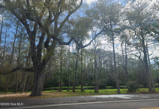 2240 W Lake Shore Drive, Wilmington, NC 28401