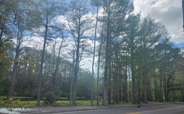 2240 W Lake Shore Drive, Wilmington, NC 28401