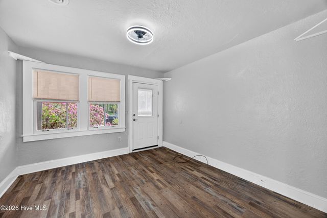 2240 W Lake Shore Drive, Wilmington, NC 28401