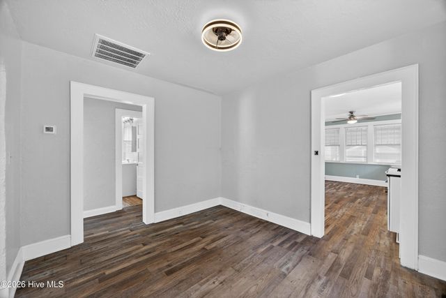 2240 W Lake Shore Drive, Wilmington, NC 28401