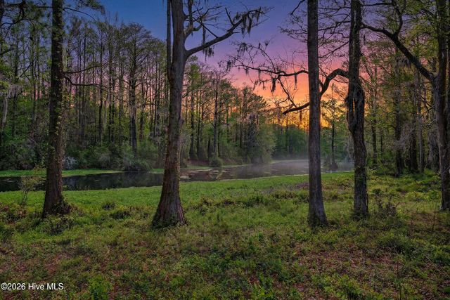 2240 W Lake Shore Drive, Wilmington, NC 28401