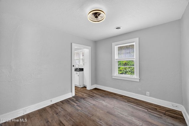 2240 W Lake Shore Drive, Wilmington, NC 28401