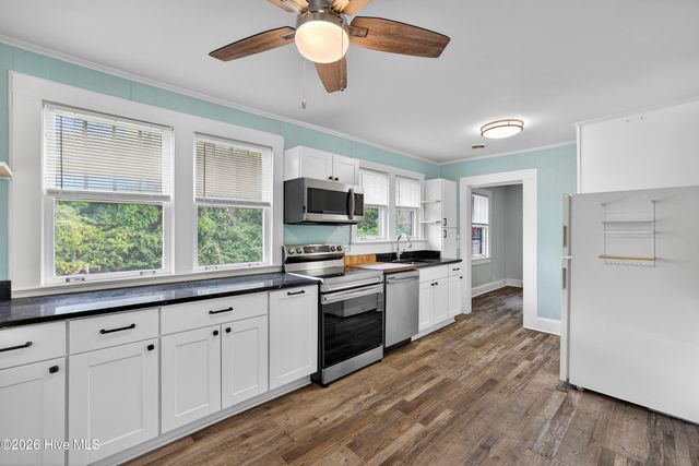 2240 W Lake Shore Drive, Wilmington, NC 28401