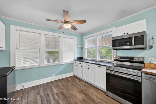 2240 W Lake Shore Drive, Wilmington, NC 28401