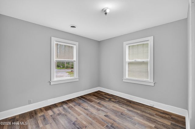 2240 W Lake Shore Drive, Wilmington, NC 28401