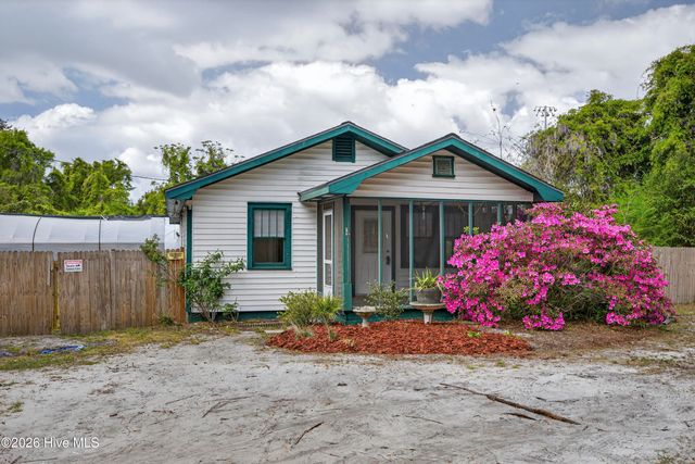 2240 W Lake Shore Drive, Wilmington, NC 28401