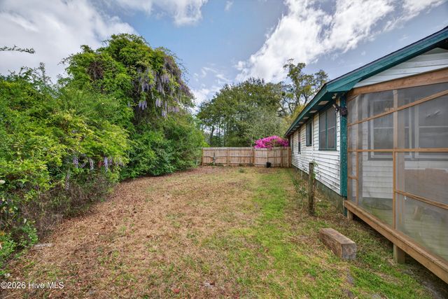 2240 W Lake Shore Drive, Wilmington, NC 28401