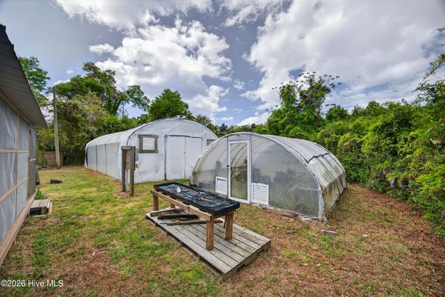 2240 W Lake Shore Drive, Wilmington, NC 28401