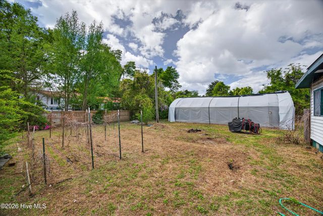 2240 W Lake Shore Drive, Wilmington, NC 28401