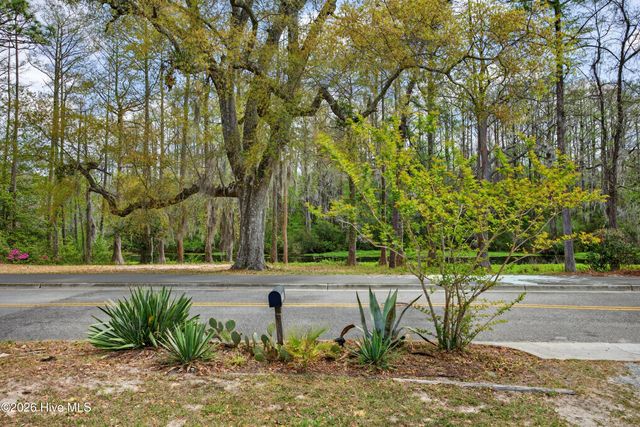 2240 W Lake Shore Drive, Wilmington, NC 28401